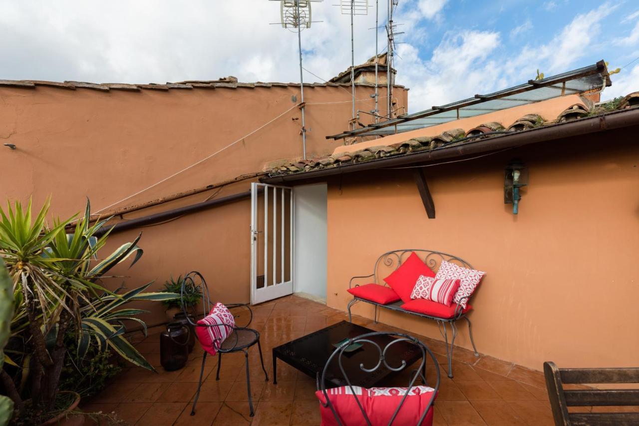 Amazing Penthouse With Private Terrace In Trastevere ローマ エクステリア 写真